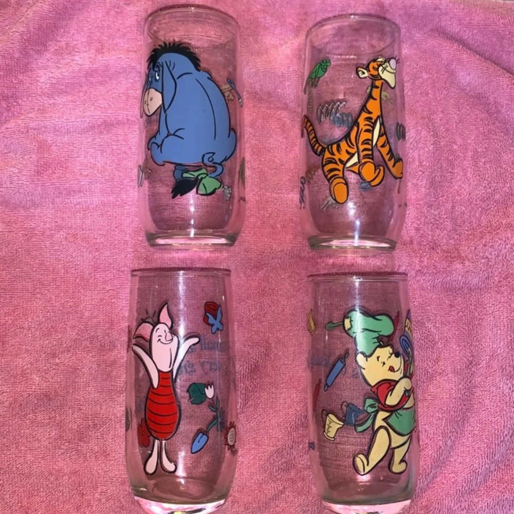 VTG Winnie the Pooh Collectible cups Set of 4